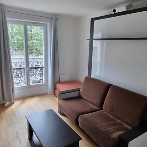 Auriol Apartment