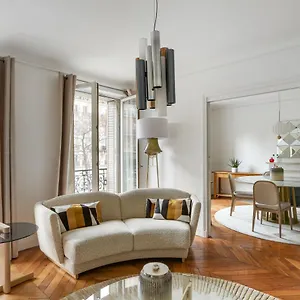 2 Bedroom Luxurious Next To Arc De Triumphe Apartment