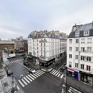 164 - Charming In Center Of París